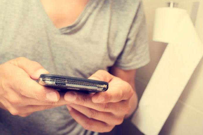 tuvalette cep telefonu kullanmayın